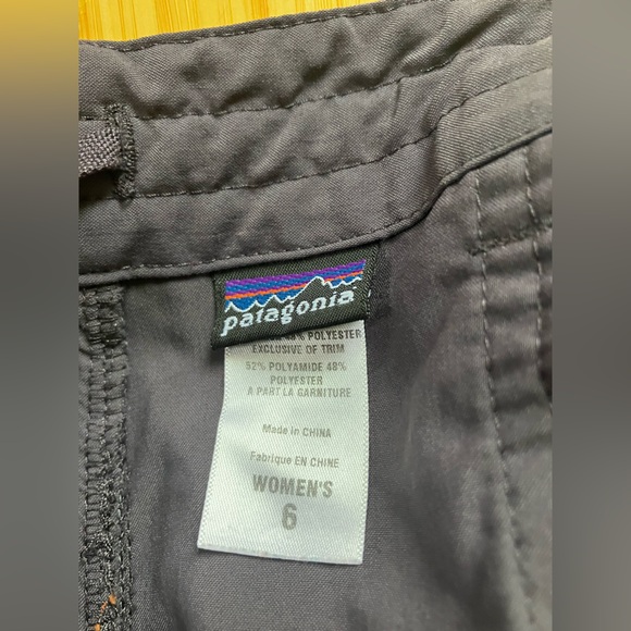 Patagonia convertible hiking pants, size 6, gray - Picture 3 of 6